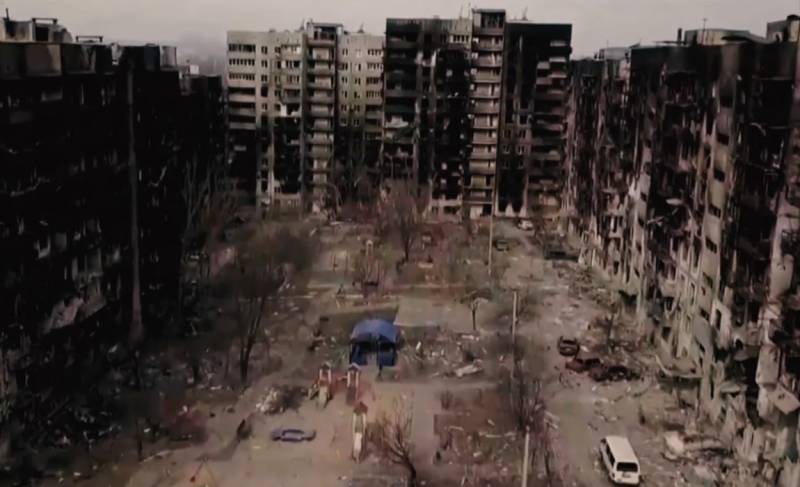 Az egész világ romokban hever... El kell pusztítani Ukrajnát?
