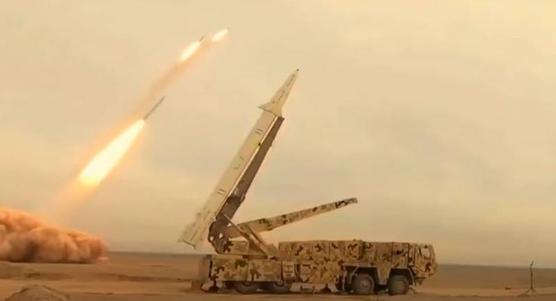 İran ordusu tatbikatlar sırasında uydu güdümlü füzeleri test etti