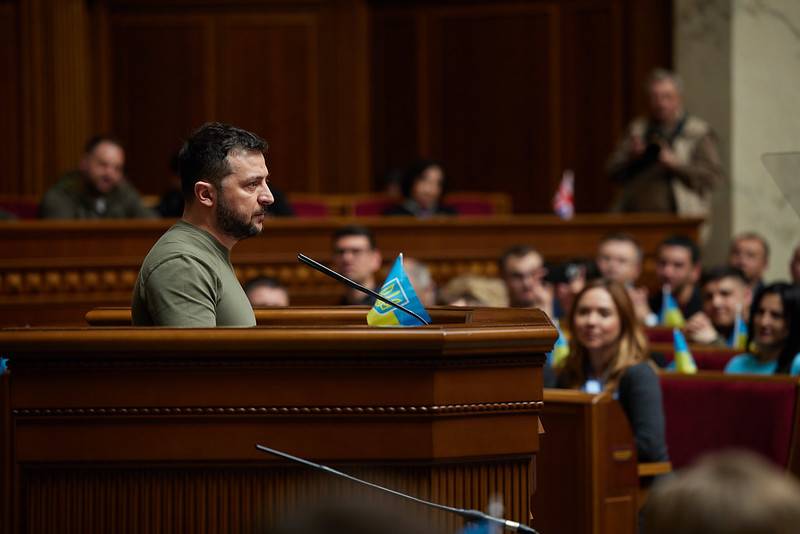 Zelensky đã hủy bỏ các sắc lệnh của mình về sự tham gia của Kyiv trong Nhóm liên lạc ba bên