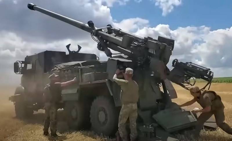 Franța trimite tunuri suplimentare autopropulsate de 155 mm CAESAR în Ucraina, destinate armatei daneze