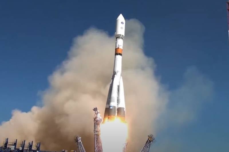 Kendaraan peluncuran Soyuz-2.1b kanthi satelit Glonass-K diluncurake saka kosmodrom Plesetsk.
