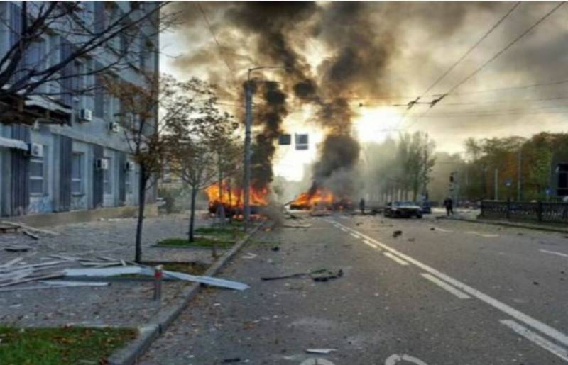 우크라이나의 다른 도시에 있는 키예프 및 물체에 대한 공격: 도착지 및 목격자 계정