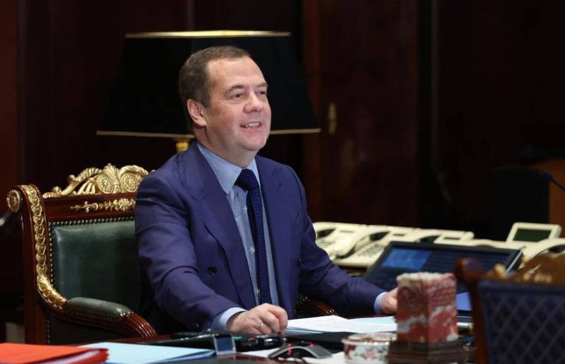Medvedev på ett massivt missilangrepp mot Ukraina: Det första avsnittet har spelats