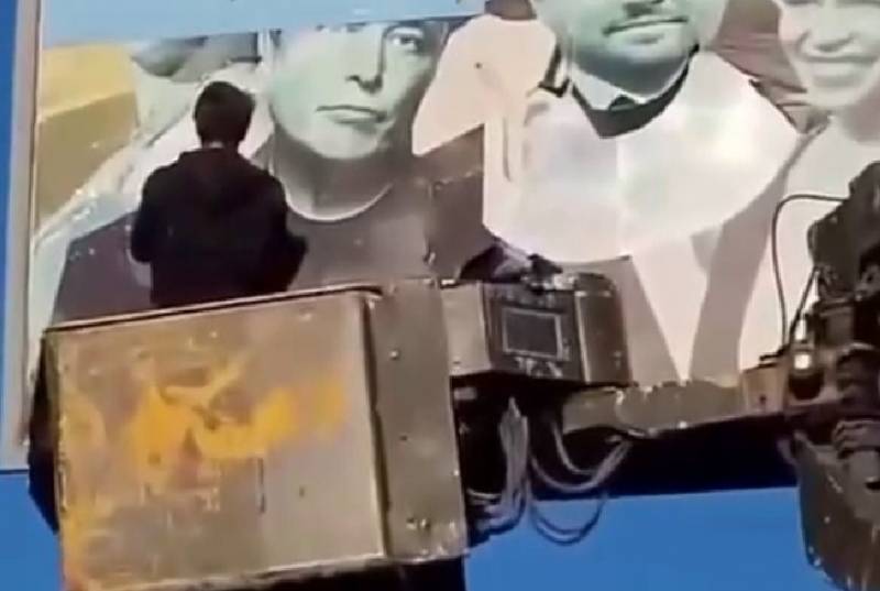 Захвалност је пресушила: у Одеси уклањају билборде са Елоном Маском