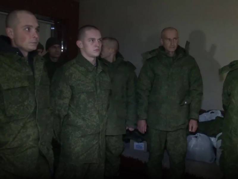 Once militares de NM LPR liberados del cautiverio ucraniano