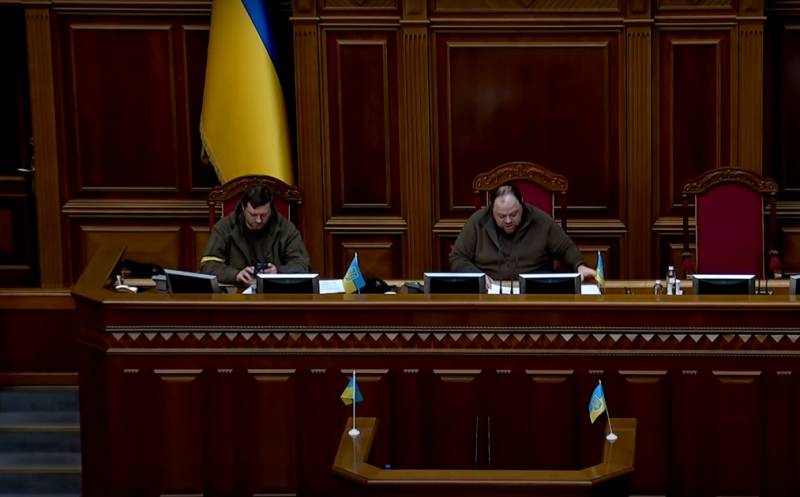 رادای عالی اوکراین "استقلال ایچکریا" را به رسمیت شناخت و در حال بررسی لایحه ای برای به رسمیت شناختن ایران به عنوان "حامی تروریسم" است.