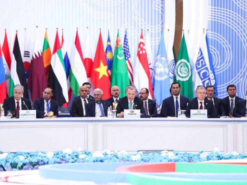 Týden středoasijských summitů: Fontána vypuklých problémů