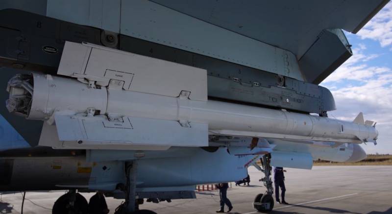 Britské ministerstvo obrany: Ruská stíhačka vypálila raketu ve směru našeho letadla nad Černým mořem