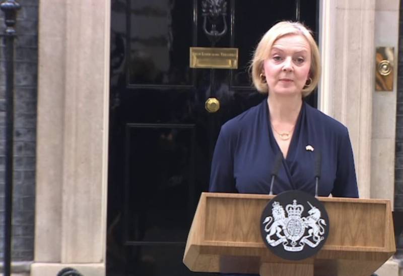 Liz Truss tuyên bố từ chức Thủ tướng và lãnh đạo Đảng Bảo thủ Anh