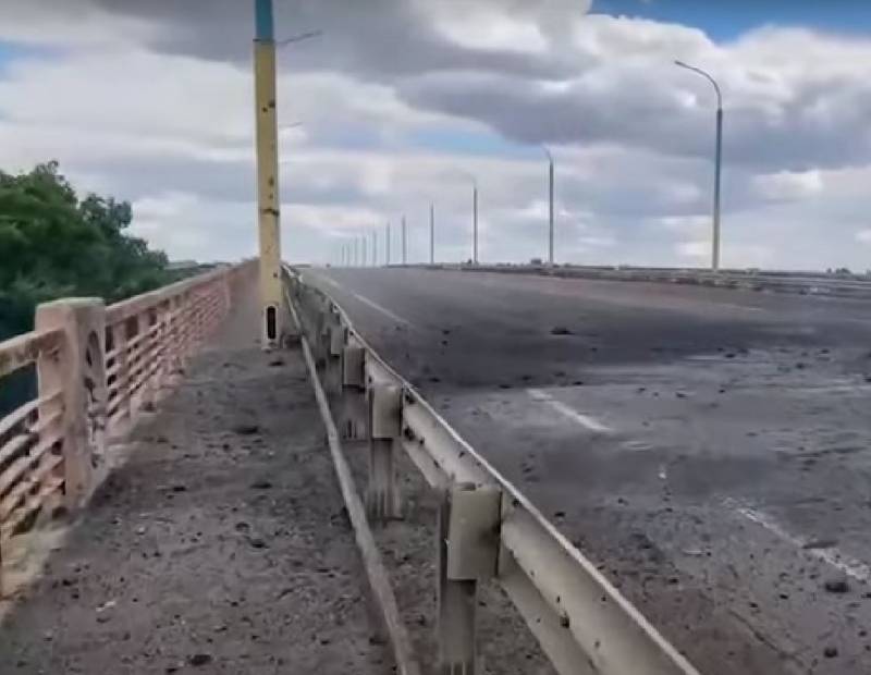 ウクライナは、ヘルソンのアントノフスキー橋でのウクライナ軍の攻撃を認めたが、死者の中に民間人がいないことについては嘘をついている