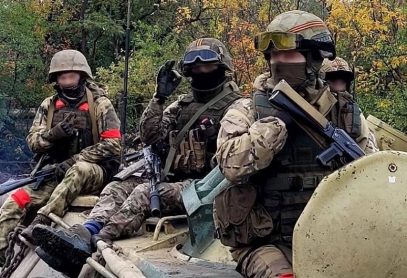 Kämpfer des PMC "Wagner" rücken von mehreren Seiten vor, um Artyomovsk einzukreisen