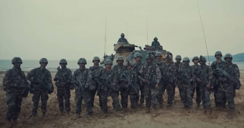 Южная Корея провела учения по высадке морского десанта на побережье Японского моря
