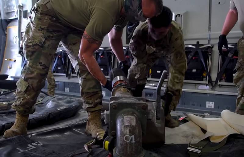 米軍は、昨年の事件の後、真珠湾の燃料ラインの排水を開始しました。