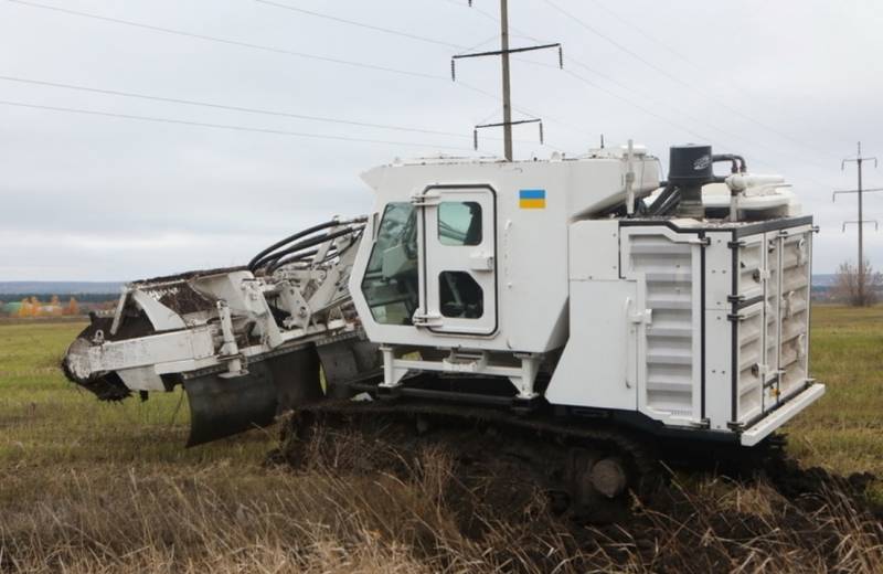 Die erste britische Minenräummaschine Armtac 400 wurde in die Ukraine geliefert