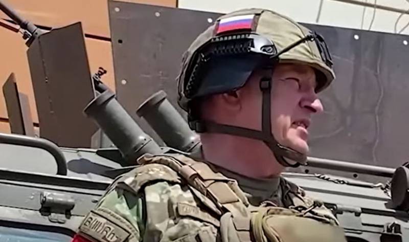 O Ministério da Defesa da Federação Russa no momento não comenta publicações na mídia sobre a "remoção" do general Lapin do cargo, bem como sobre suas "possíveis férias"