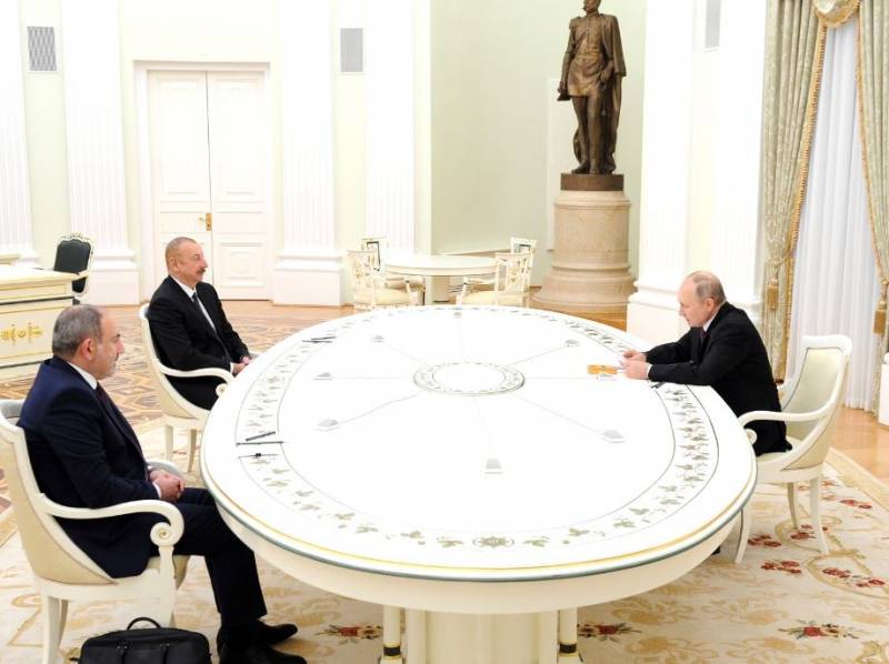 Azerbajdzjans president Aliyev och Armeniens premiärminister Pashinyan anlände till Sotji för samtal med Putin