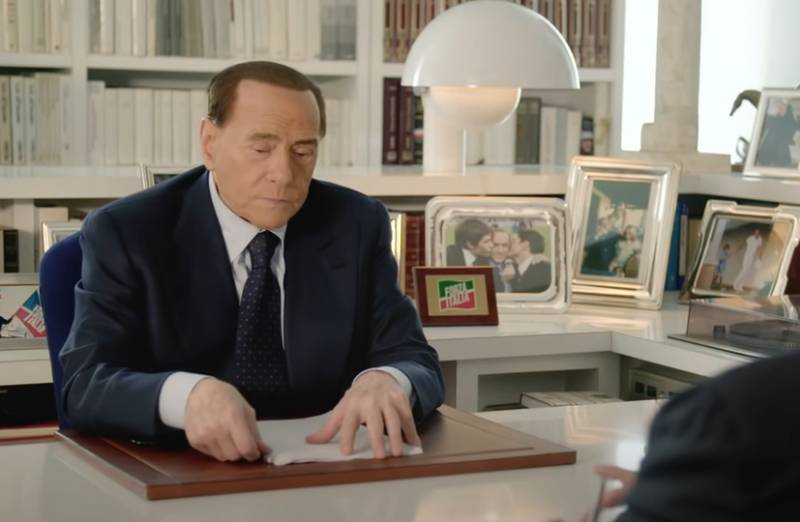 Berlusconi: Jos Zelenski sanoisi "Riittää, en hyökkää enää", Ukrainan konflikti päättyisi välittömästi