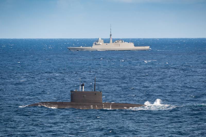 Az orosz dízel-elektromos tengeralattjáró áthaladása a Vizcayai-öbölön arra kényszerítette a francia haditengerészetet, hogy egy fregattot küldjön a tengeralattjáró "elfogására".