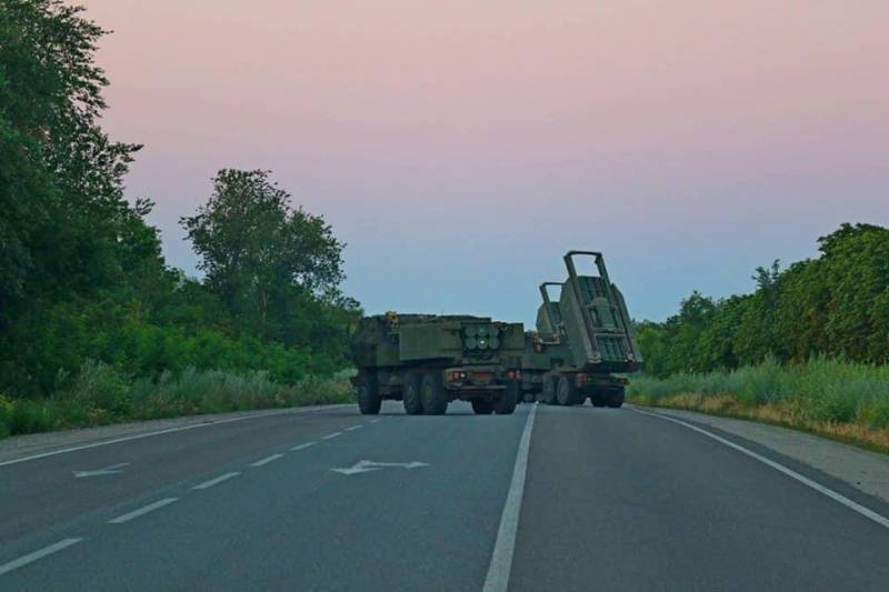Terrain d'entraînement ukrainien : la défense aérienne russe contre le MLRS américain