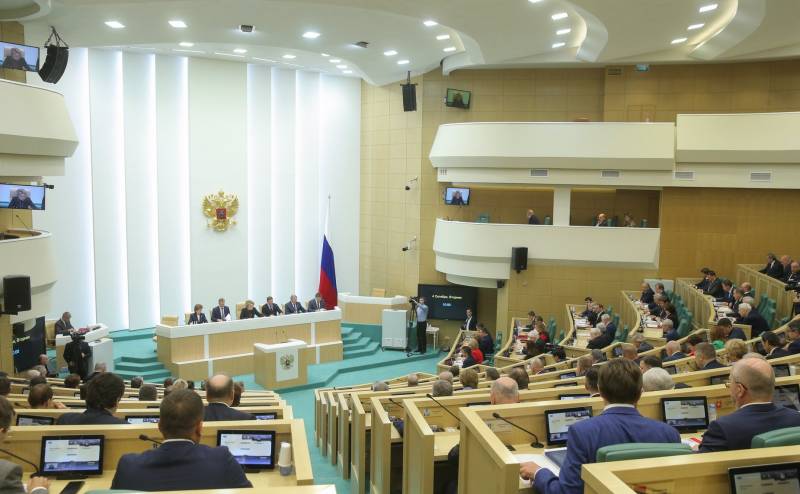Rada federace jednomyslně ratifikovala smlouvy o vstupu čtyř nových subjektů do Ruska