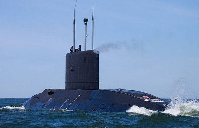 زیردریایی دیزل برقی Ufa که برای ناوگان اقیانوس آرام ساخته شده است به عنوان بخشی از آزمایشات دولتی غواصی در اعماق دریا انجام داد.