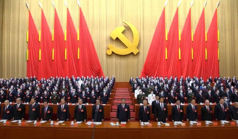 С серпом и молотом: в Китае открылся XX съезд КПК на фоне развязанной США технологической войны