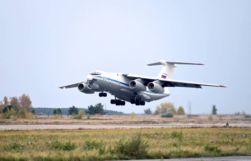 Die Seriennummer Il-76MD-90A der neuen Baugruppe und die verbesserte Il-76MD-M traten dem VTA VKS bei