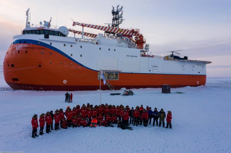 Лебдећа поларна станица „Северни пол-41“ почела је свој рад у Арктичком океану