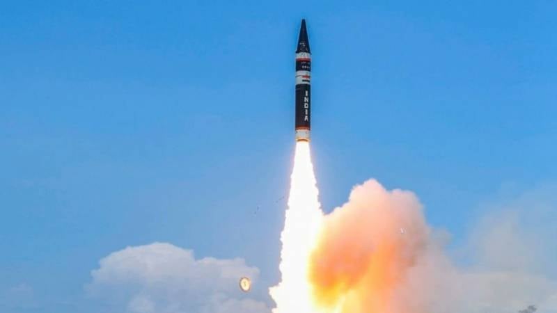 印度测试能够携带核弹头的中程弹道导弹