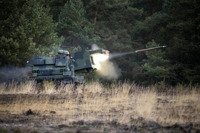 Saksan Kiovalle lupaama 155 mm ACS PzH 2000 ja MLRS MARS II toimitettu Ukrainalle