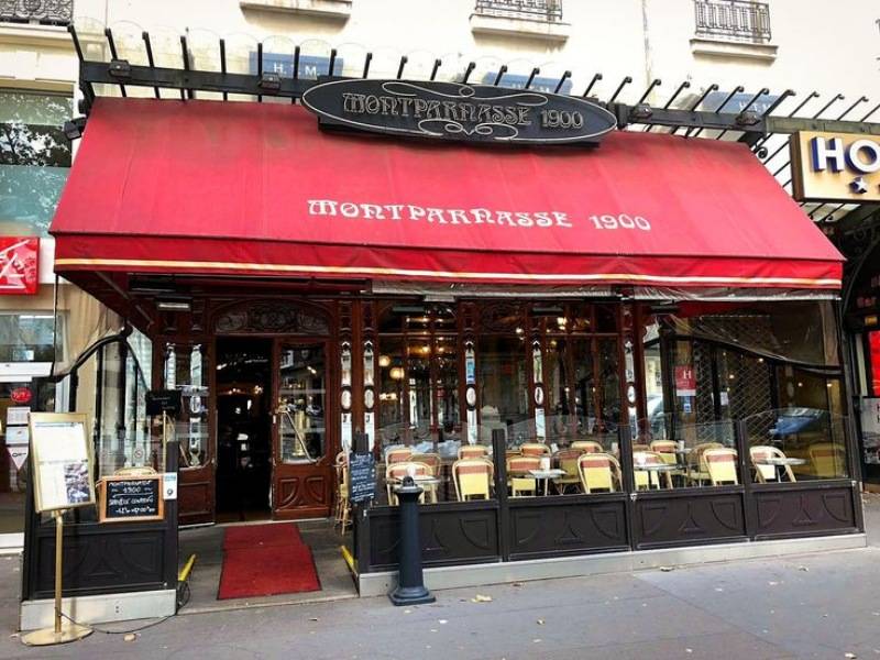 Украинцы в сети принялись мстить парижскому ресторану за то, что его владелец вывел из заведения двух украинок