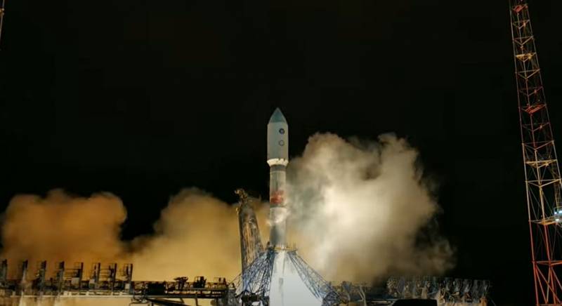 플레세츠크 우주기지에서 성공적으로 발사된 XNUMX개의 군사 위성을 탑재한 로켓