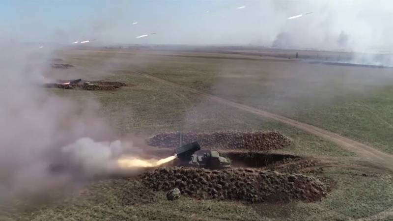 Angkatan Bersenjata Rusia nulak upaya nyerang mungsuh ing sawetara arah bebarengan, kalebu serangan dening limang BTG ing sisih lor-wétan Kherson.