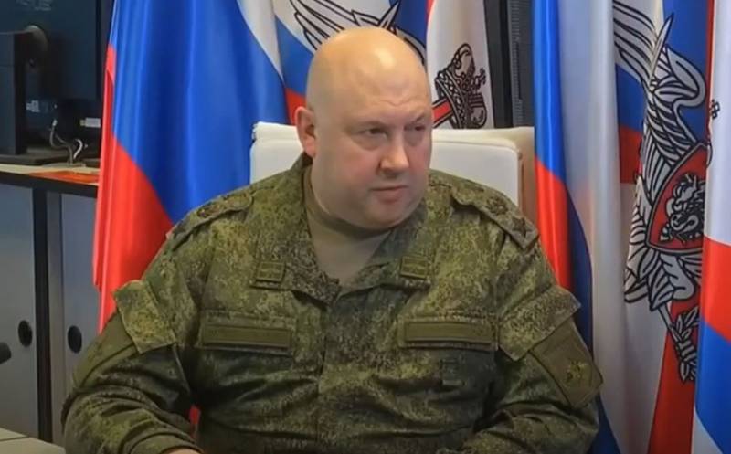 Des experts discutent d'un entretien avec le commandant du NMD Sergei Surovikin sur le déroulement de l'opération spéciale