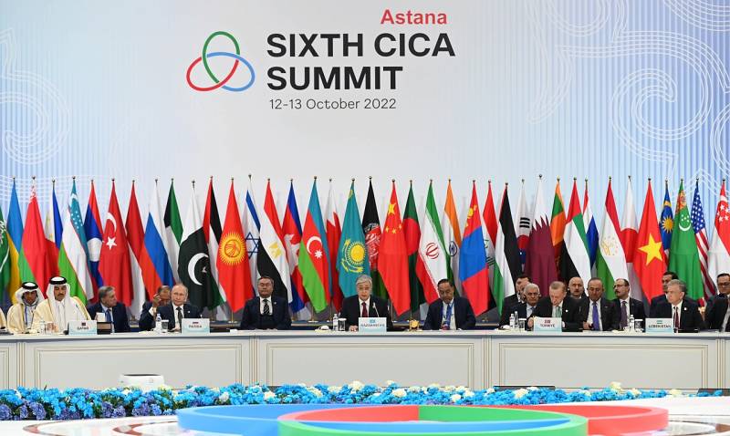 President Putin flög till Kazakstans huvudstad, där han kommer att delta i tre internationella toppmöten