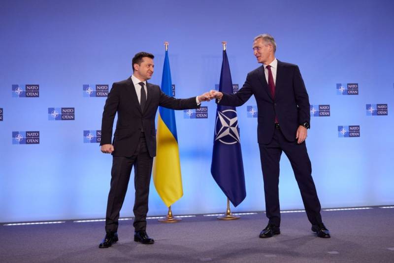 رئيس مكتب زيلينسكي: "أوكرانيا دمرت ما يقرب من 50 في المائة من الإمكانات العسكرية لروسيا ، وبالتالي قبلت بلدنا في الناتو"