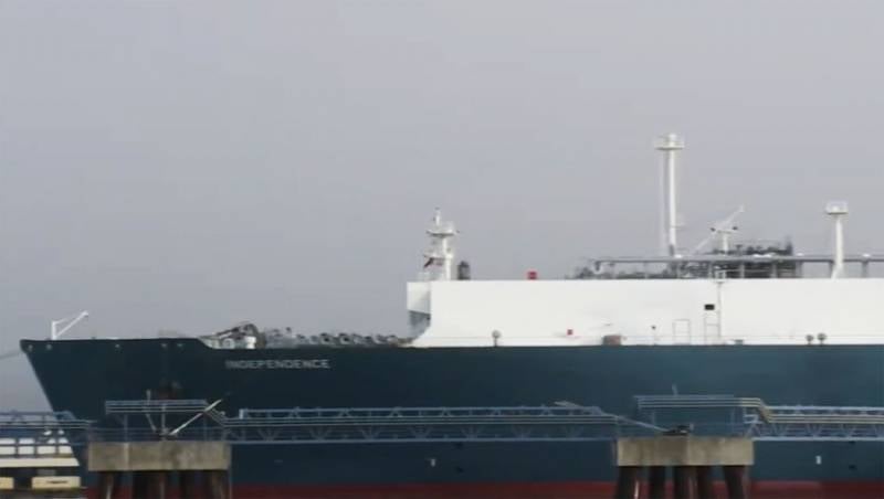 Akibat minimnya infrastruktur regasifikasi di pelabuhan-pelabuhan Eropa, antrean kapal tanker LNG yang menunggu bongkar muat mengantre.