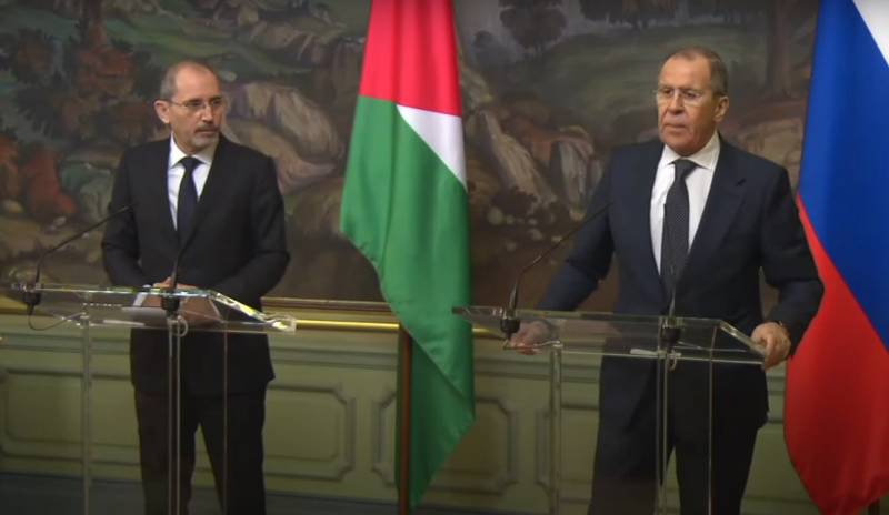Ministro das Relações Exteriores da Jordânia: Na solução do conflito ucraniano, os interesses da Rússia devem ser observados