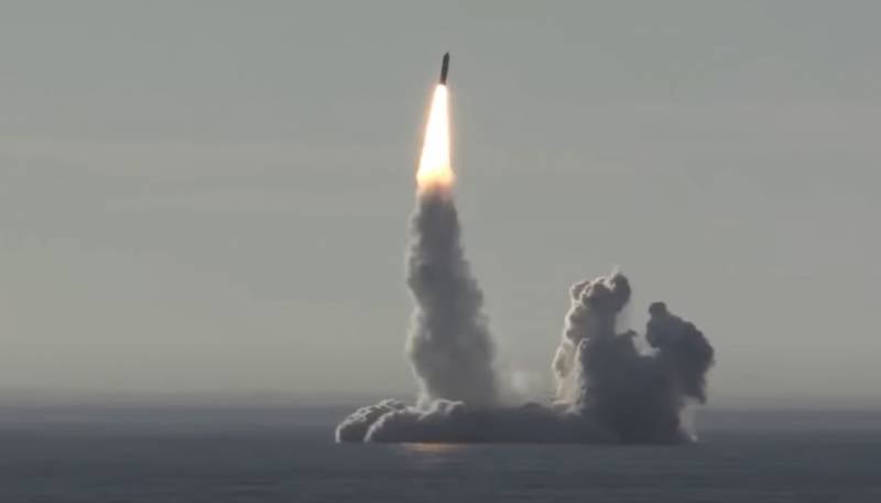 Το υποβρύχιο πυραυλοφορέα "Generalissimo Suvorov" χτύπησε τον στόχο στο γήπεδο εκπαίδευσης Kura με βαλλιστικό πύραυλο "Bulava"