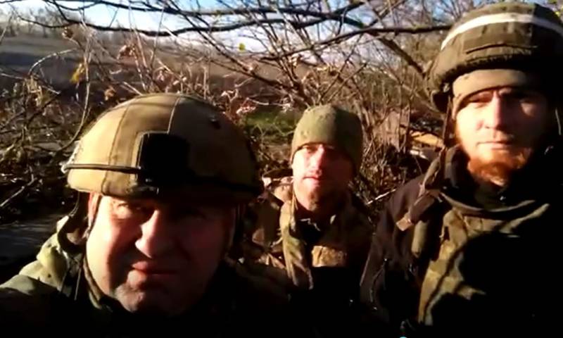 Les Marines de la 155e brigade de la flotte du Pacifique et le bataillon de volontaires "Tiger" sont entrés en contact depuis la région de Pavlovka et ont enregistré une vidéo