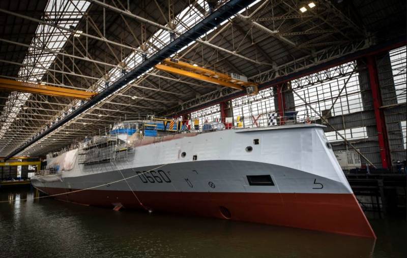 Во Франции спустили на воду новый фрегат Amiral Ronarch, по проекту защищённый от киберугроз