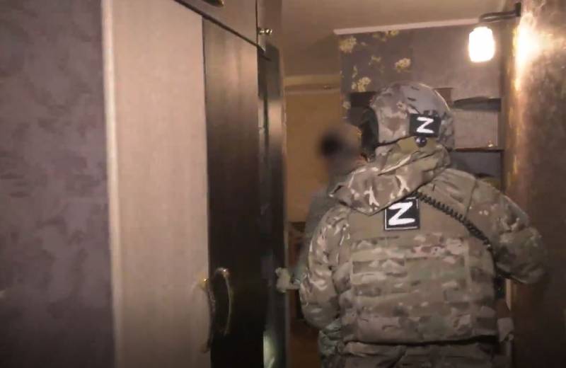 Em Berdyansk, dois ex-militantes do batalhão nacional "Azov" que preparavam um ataque terrorista a instalações de energia foram detidos