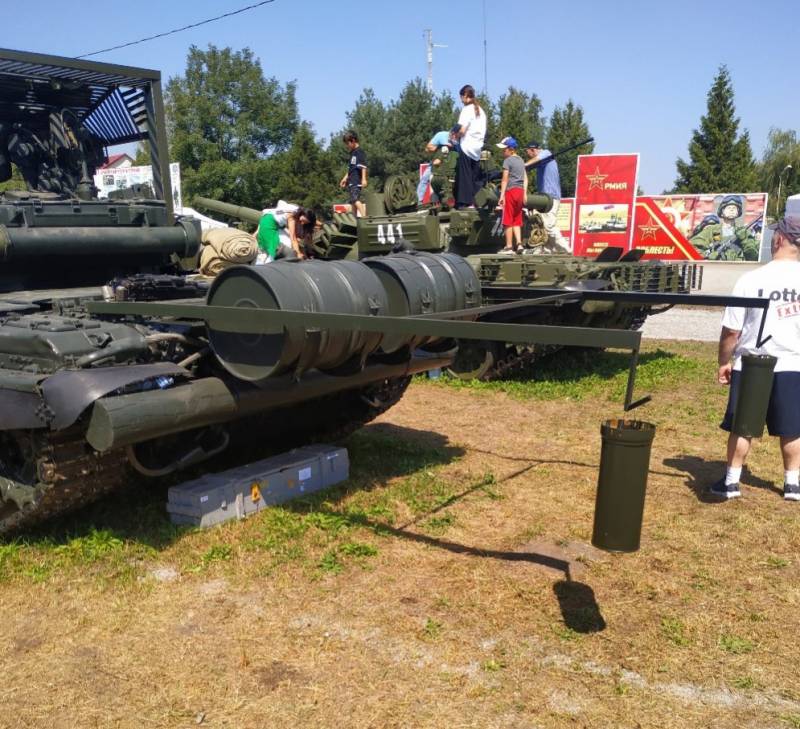 T-72 avec une "visière" et des "poêles"