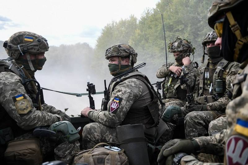 यूक्रेनी अधिकारी ने स्वातोवो और क्रेमेनया के क्षेत्र में यूक्रेन के सशस्त्र बलों के लिए कठिन स्थिति की सूचना दी
