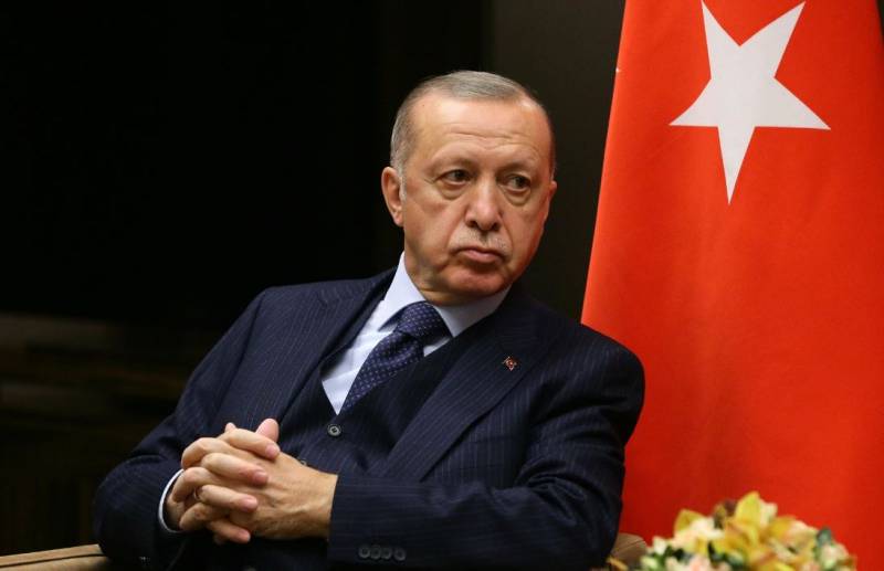 Эрдоган поддержал решение о выводе российских войск из Херсона