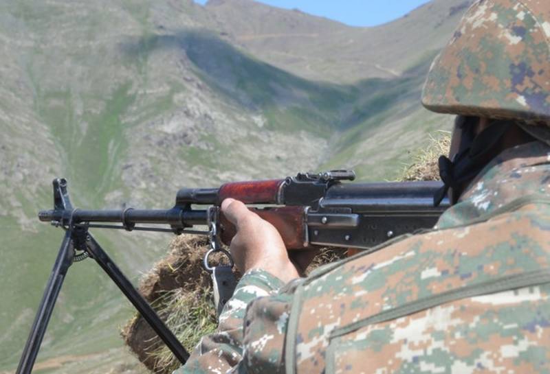 Azerbajdzjan anklagar armenisk militär för att beskjuta gränsområden