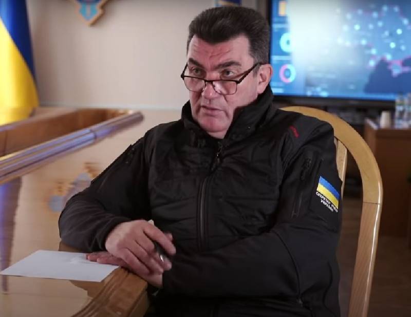 Sekretaris Dewan Keamanan dan Pertahanan Nasional Danilov mengumumkan kelanjutan permusuhan lebih lanjut setelah pendudukan Angkatan Bersenjata Kherson