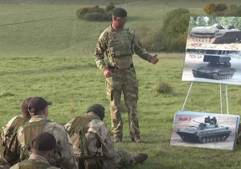 Ing Inggris, dheweke nemokake masalah karo kohesi unit ing latihan personel militer Ukrainia