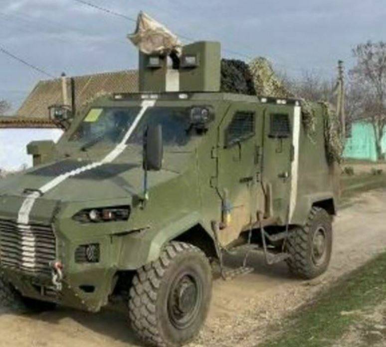 O mașină blindată israeliană, rară pentru Forțele Armate ale Ucrainei, a fost zărită lângă Herson