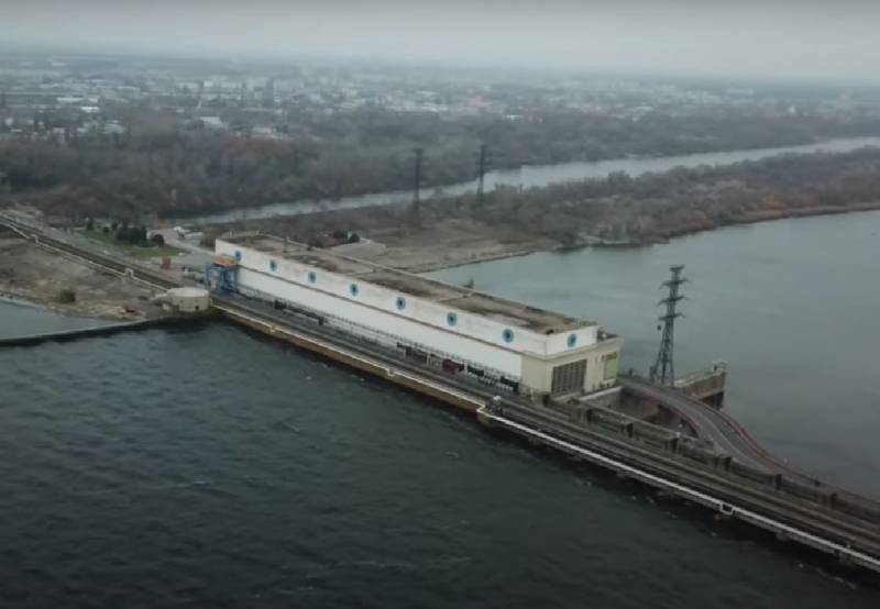 Подрыв автомобильного моста на Каховской ГЭС попал на видео